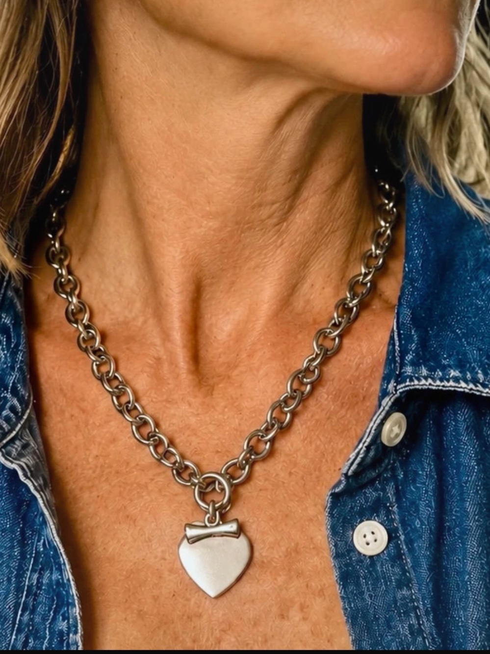 Necklace Front toggle clasp dangling polished silver tone heart pendant